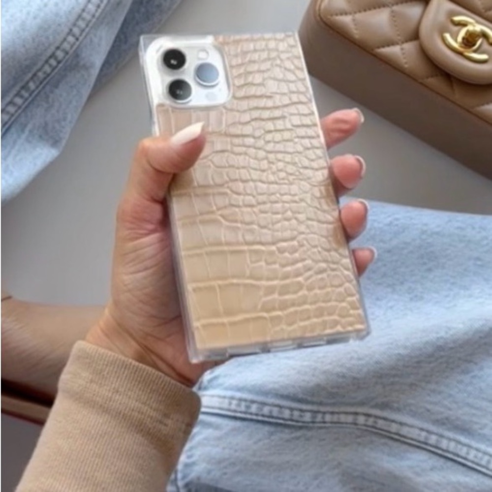FLAUNT Crocodile Pattern Phone Case Neutral Tan NEW No Tag NWOT iPhone 16 Pro ??